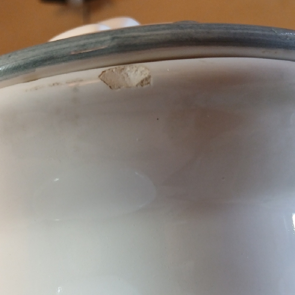 Vintage Ceramic Cookie Jar with Heart Design - Picture 5 of 9
